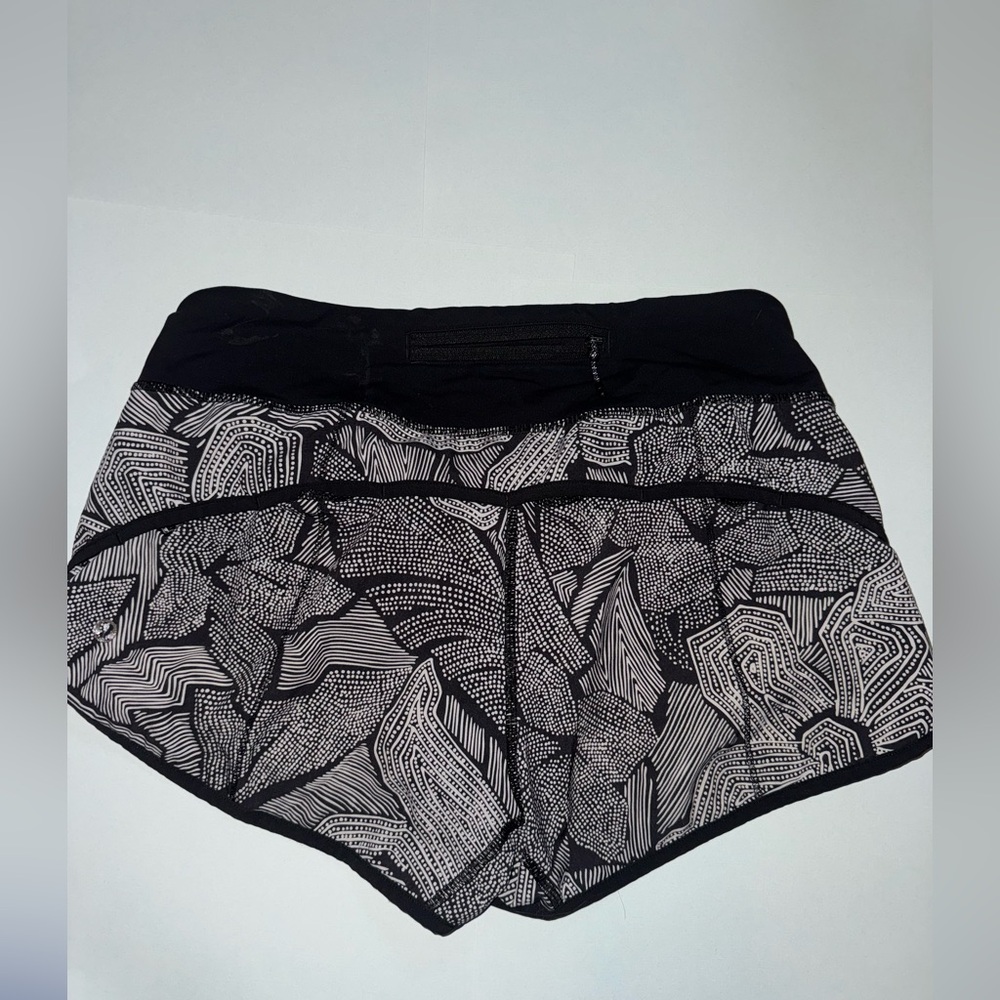 Lululemon Speed up short 2.5”